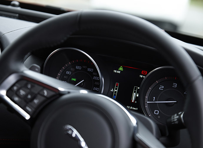 創業400年を迎えた有田焼の産地をジャガーXEで訪ねる - webCG 