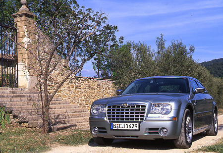 クライスラー300C HEMI5.7ℓ車検令和8年6月迄 300C（クライスラー）の歴代モデル・グレード別カタログ情報