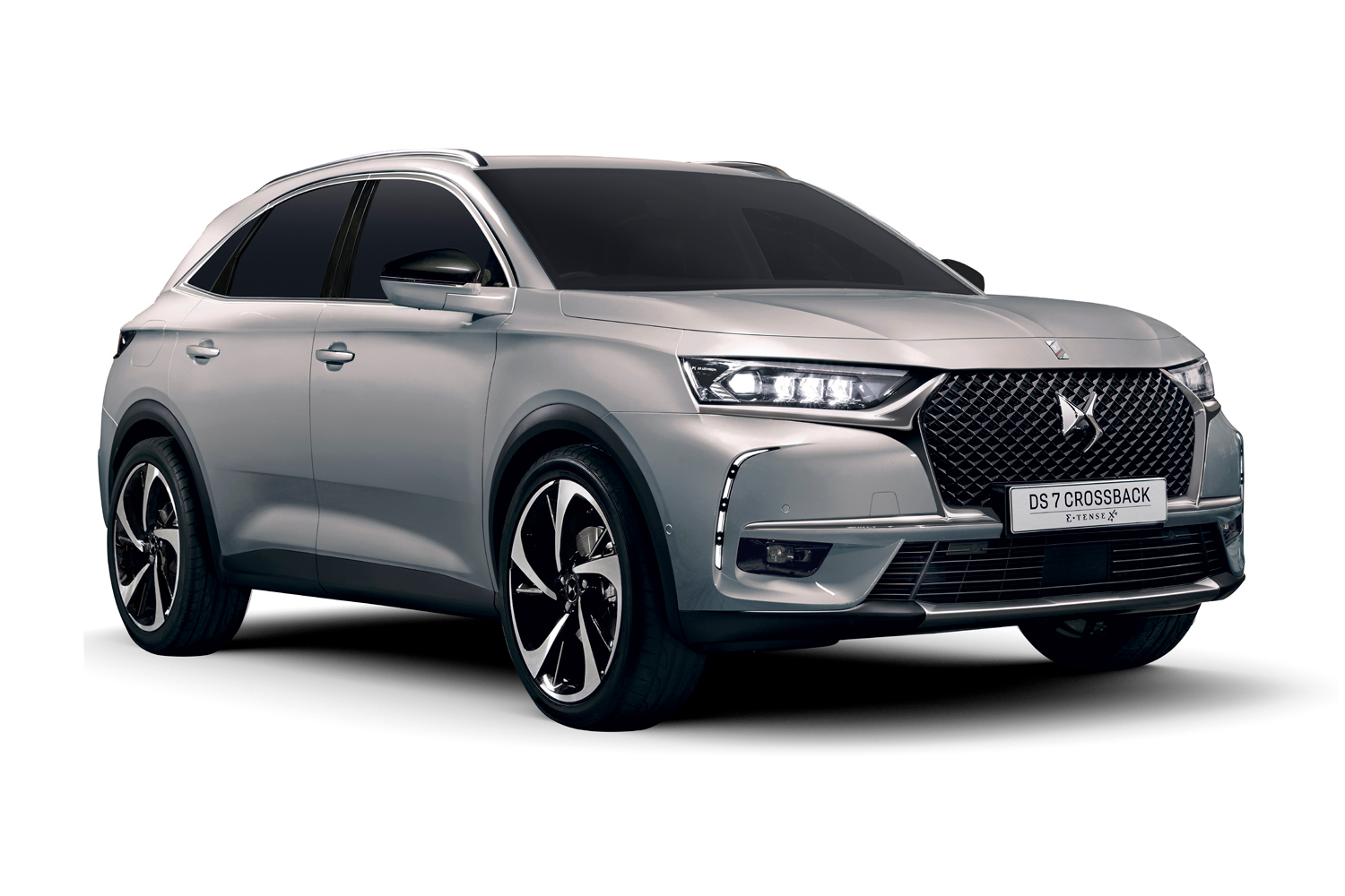 DS 7クロスバック」が価格改定 DSオートモビルのプレミアムSUVが約2