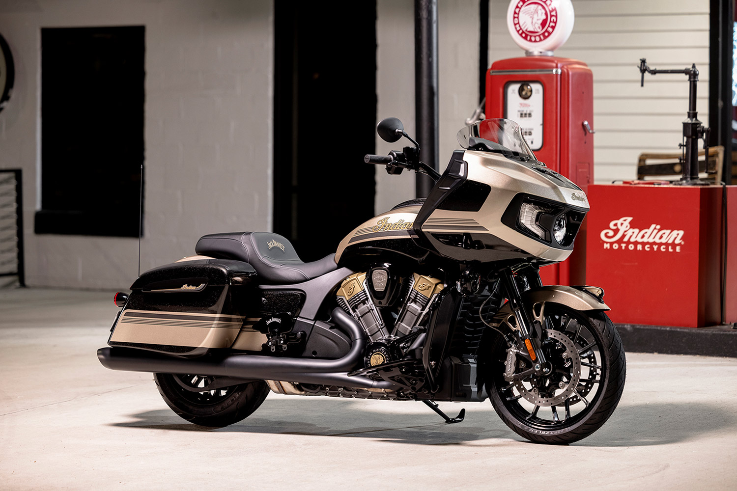 インディアンからウイスキーメーカー ジャックダニエルとのコラボ