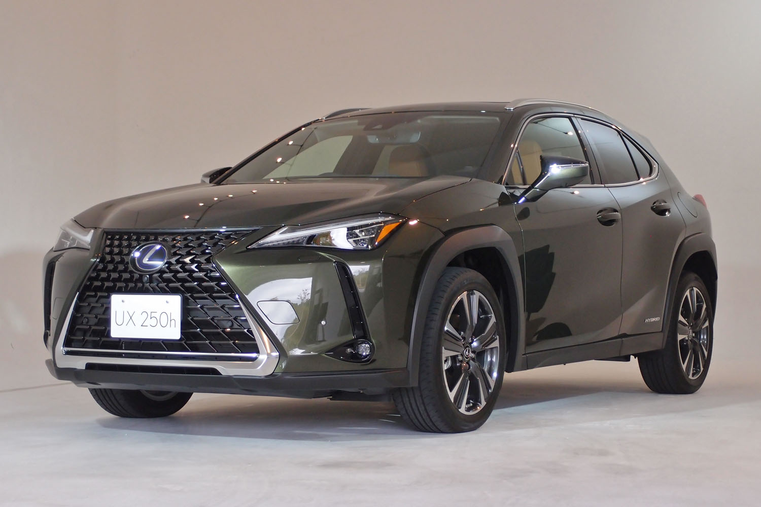 レクサスの新型クロスオーバー「UX」デビュー 【ニュース】 - webCG