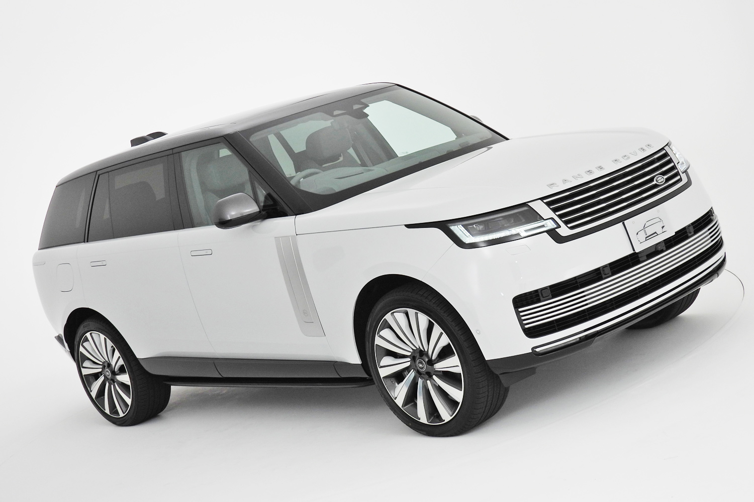 墨絵をモチーフにしたデザインが特徴 「レンジローバー」にわずか4台の