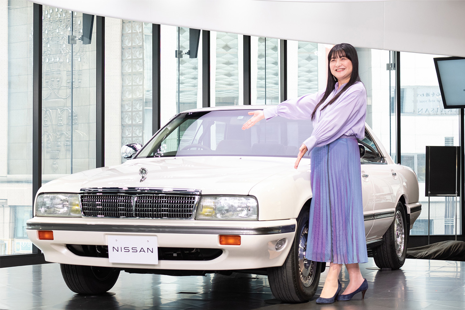 創立90周年を迎える日産は伊藤かずえの「シーマ」など5台を展示