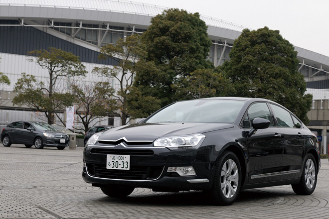 シトロエン プジョーX-Premium 自動車後部座席