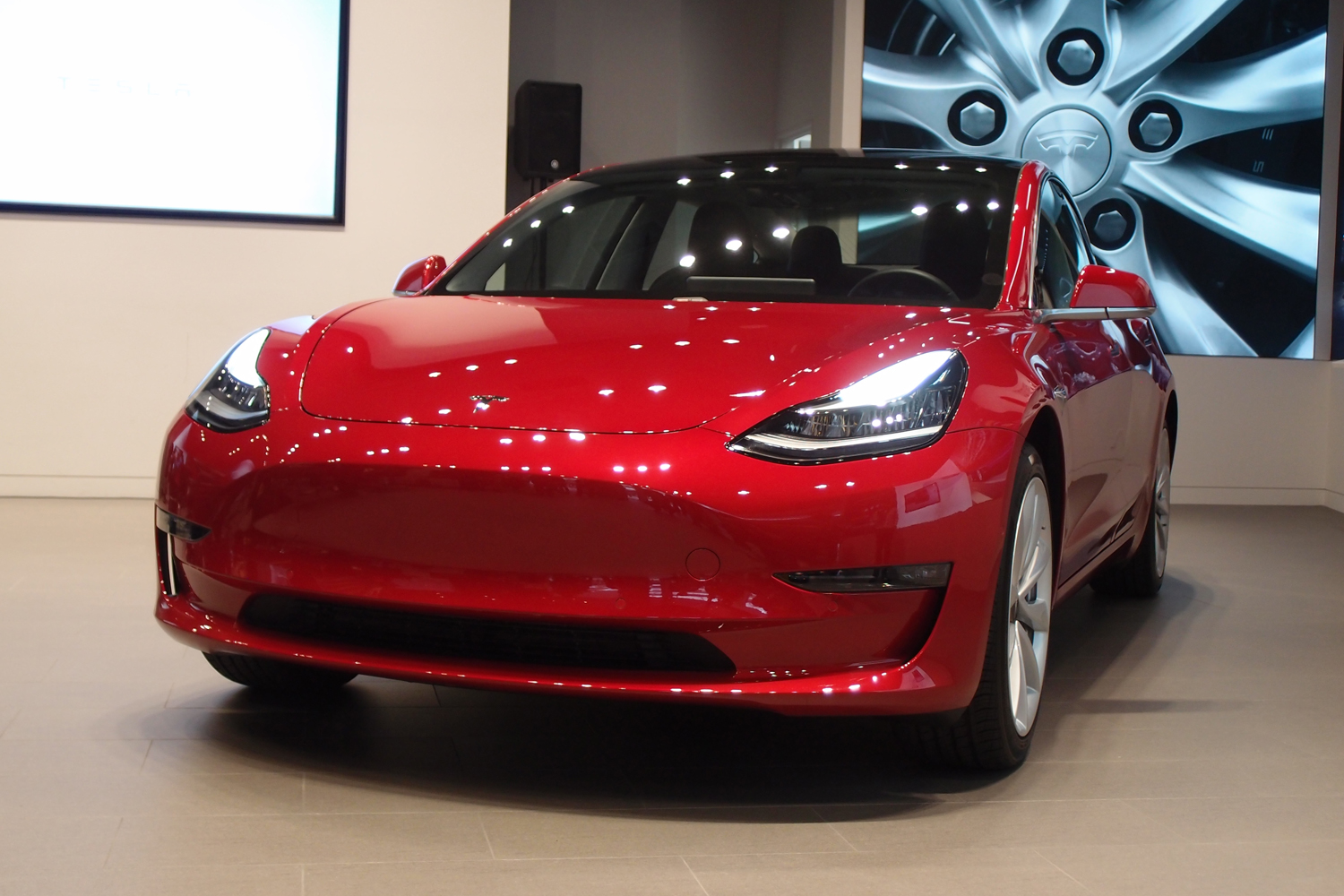 テスラモデル3ヨークハンドル　ヒーター付き人気メーカー テスラ モデル3 ハイランド/Y ジュニパー 2025 ヨーク 377MM