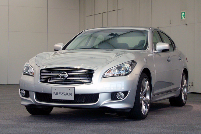 二代目「日産フーガ」、流麗なボディにハイテク満載 - webCG