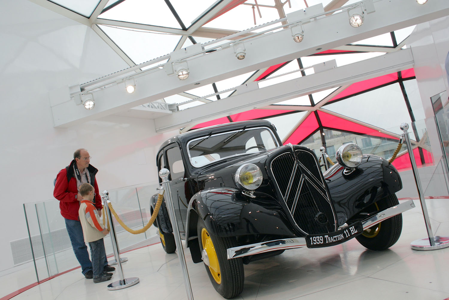 フランス パリ限定 Lu 車 インテリア 日本未発売 LV-N275a ランチア テーマ 8.32 フェーズII（紺） | 製品をさがす