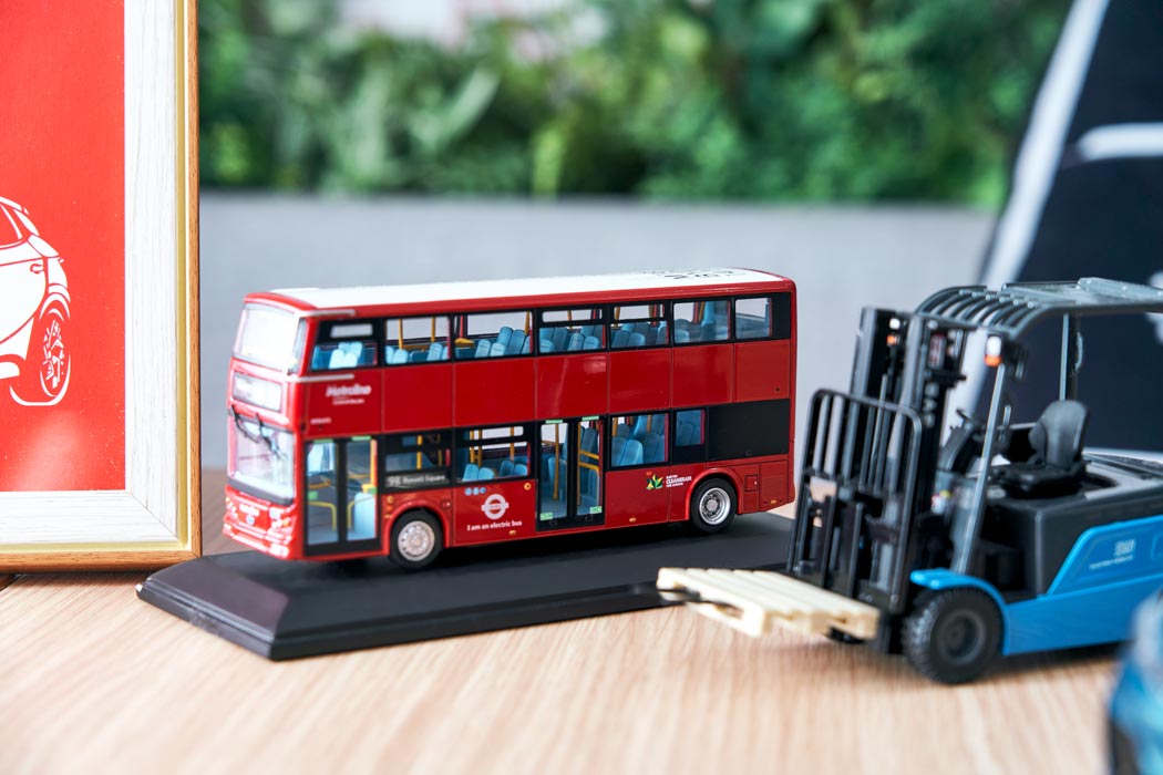 ロンドンバスも手掛けるBYDは、日本でもEVバスやEVフォークリフトを販売。EVバスの販売シェアは8割を超える