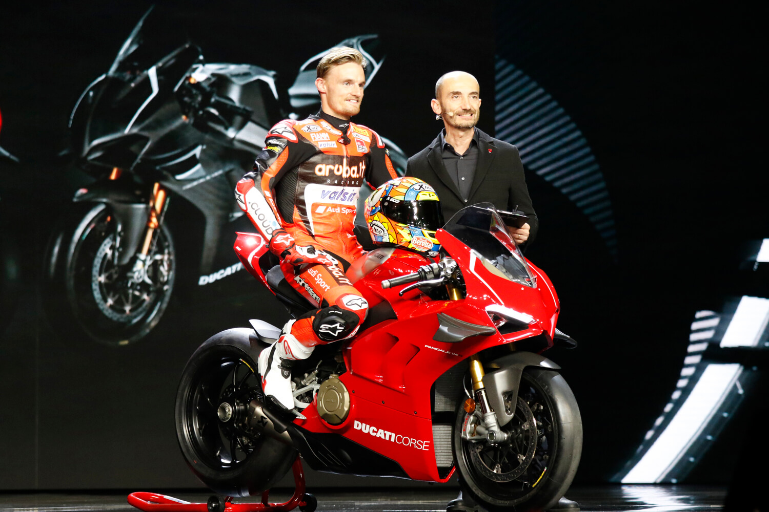 第536回 世界中のバイクメーカーが一堂に集結 巨大モーターサイクルショー Eicma の今とこれから エディターから一言 Webcg 第536回 世界中のバイクメーカーが一堂に集結 巨大モーターサイクルショー Eicma の今とこれから エディターから一言 Webcg