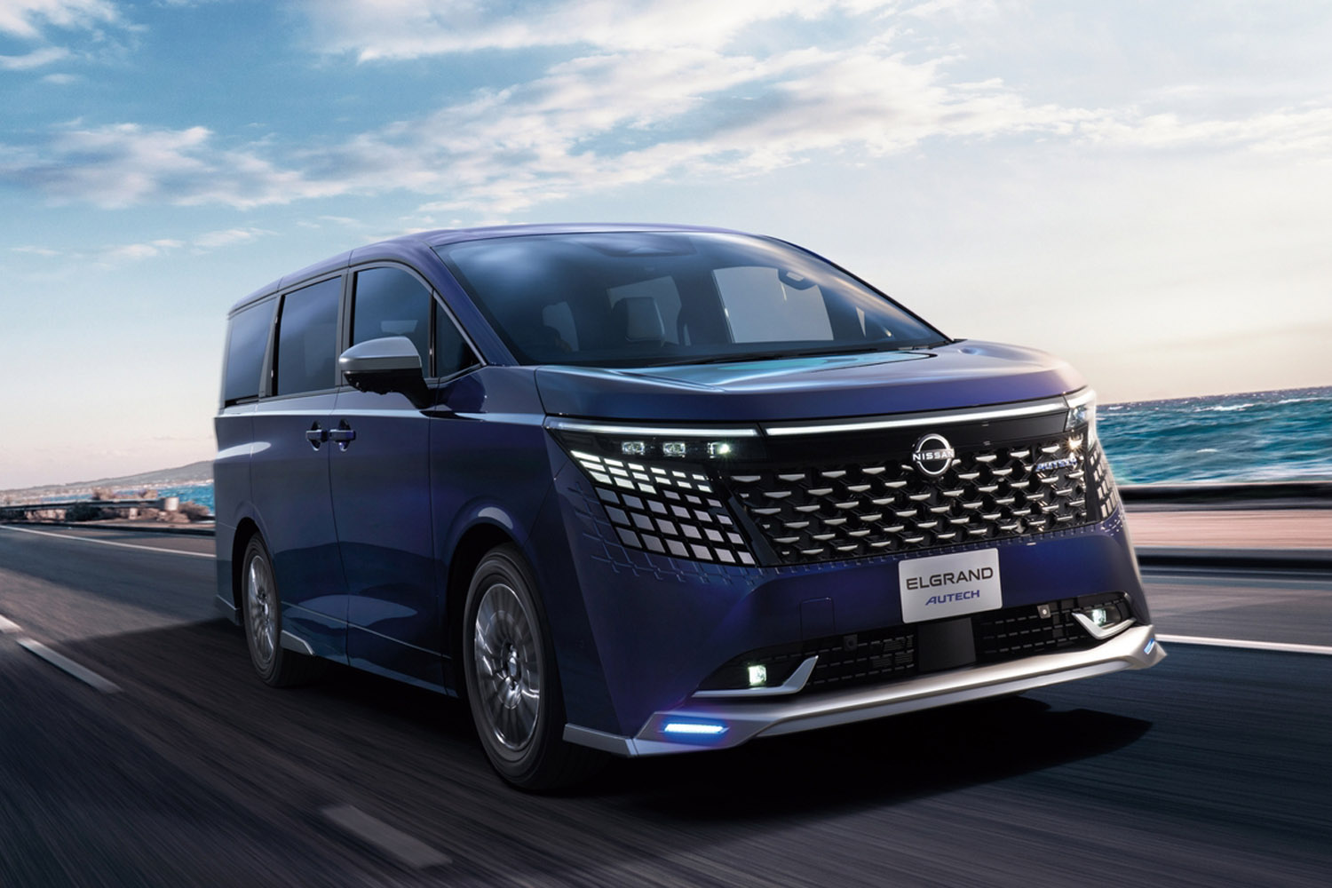 4代目「日産エルグランド」のカスタマイズモデル、「AUTECH」「AUTECH