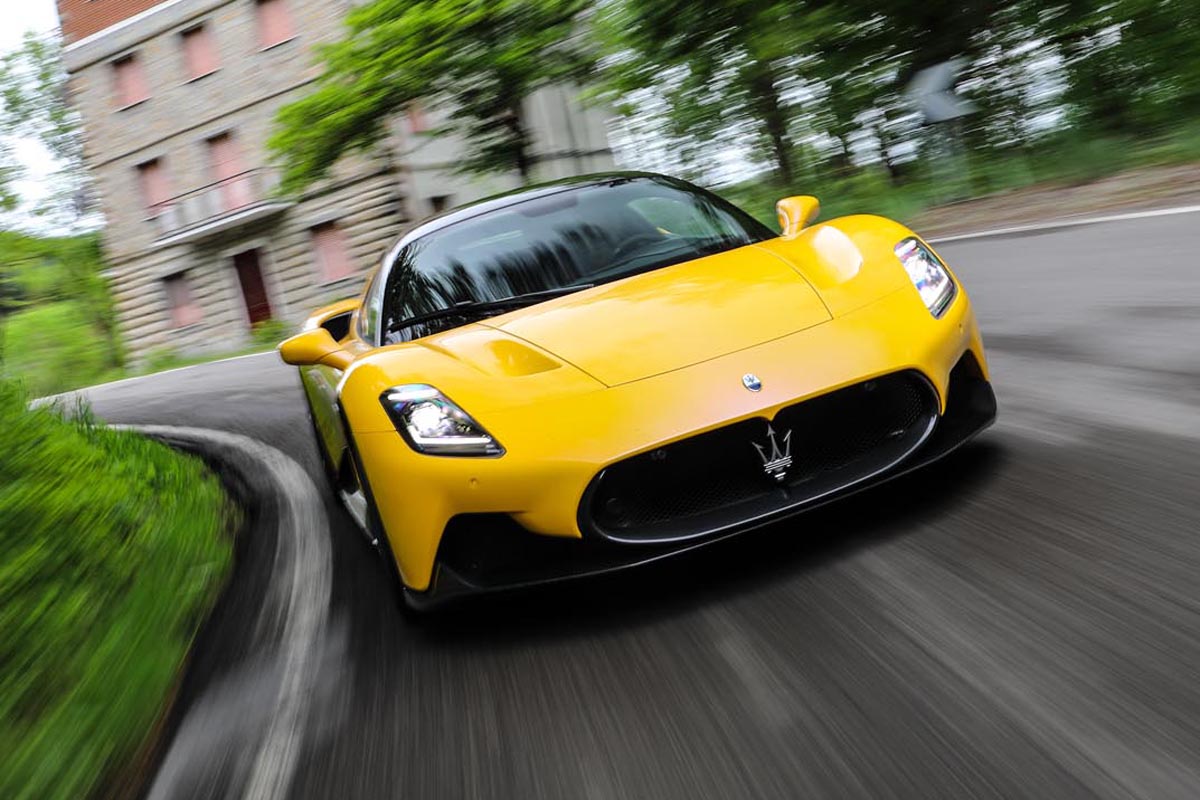 Car Graphic 21年7月号発売 いま注目のオープンカーを特集 アウディe Tron Gt に試乗 Webcg