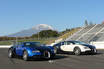 Movie 1億6300万円で1001ps ブガッティ ヴェイロン16 4 で300km Hオーバーを味わう 前編 ニュース Webcg