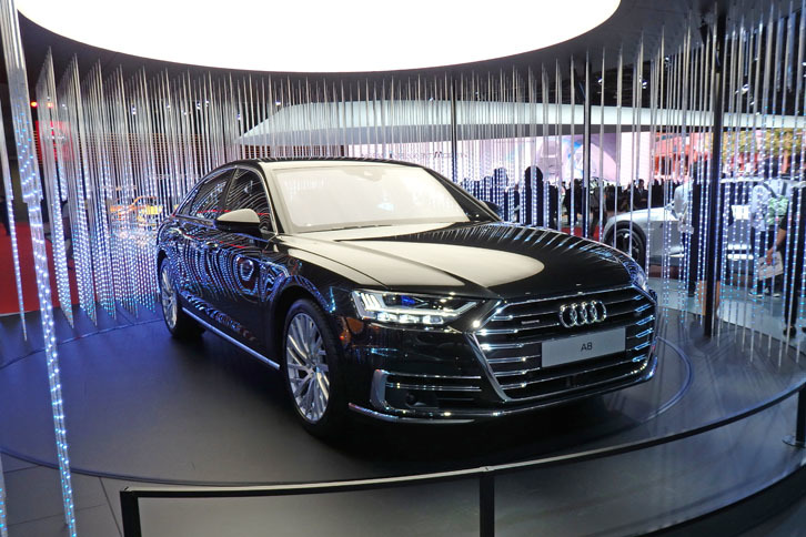 アウディ、自動運転レベル3を実現した新型「A8」を披露 【ニュース