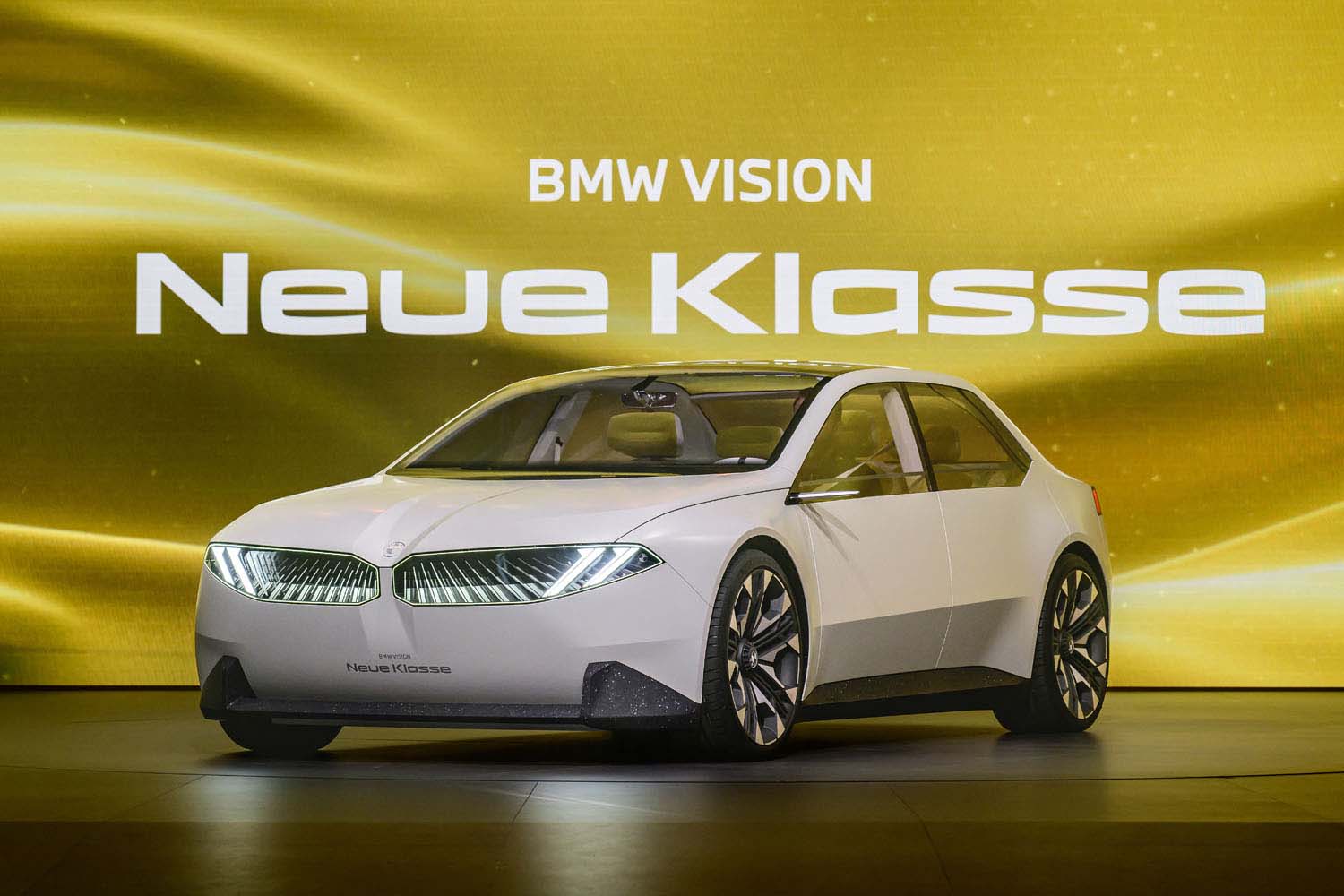 BMWが最新のデザインコンセプト「ビジョン ノイエクラッセ」を世界初