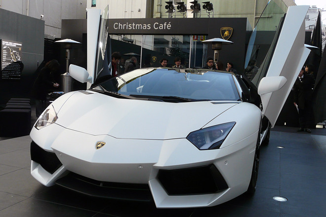 ランボルギーニの新型ロードスターが日本上陸 【ニュース】 - webCG
