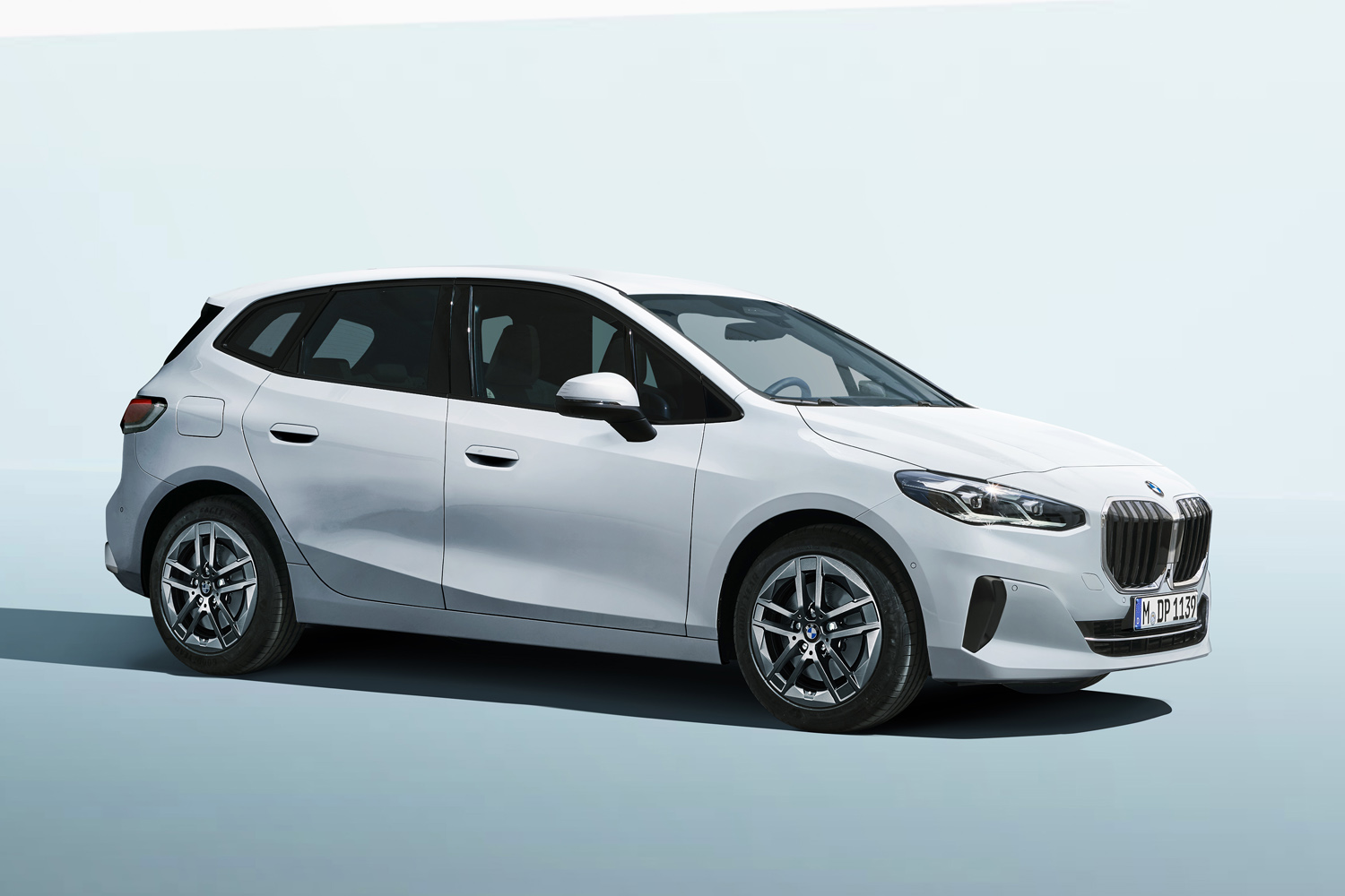 BMW 2シリーズ アクティブツアラー」に400万円台のエントリーモデルが