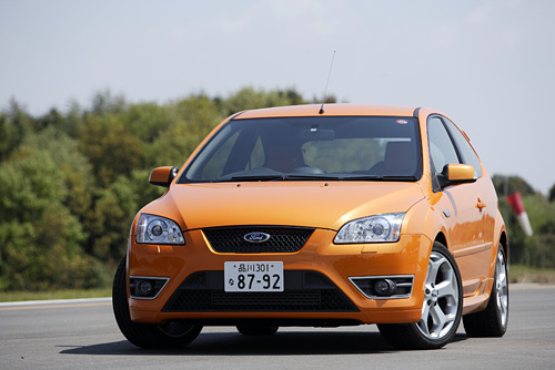 フォード・フォーカスST（FF/6MT）【試乗記】 “派手”なオールラウンド・ハイパフォーマー - webCG 車用断熱材 に適合する フォード に適合する フォーカス C519 SA ST 2019~2024 フロントフードエンジンサウンドコ