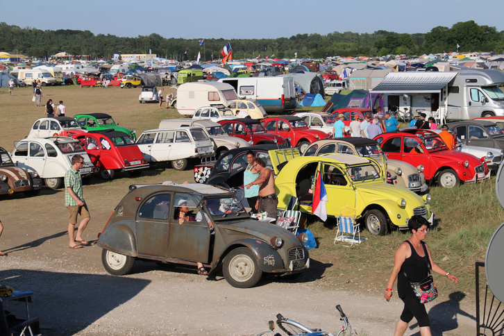 第431回：【Movie】シトロエン2CVだらけの熱きジャンボリー 【マッキナ