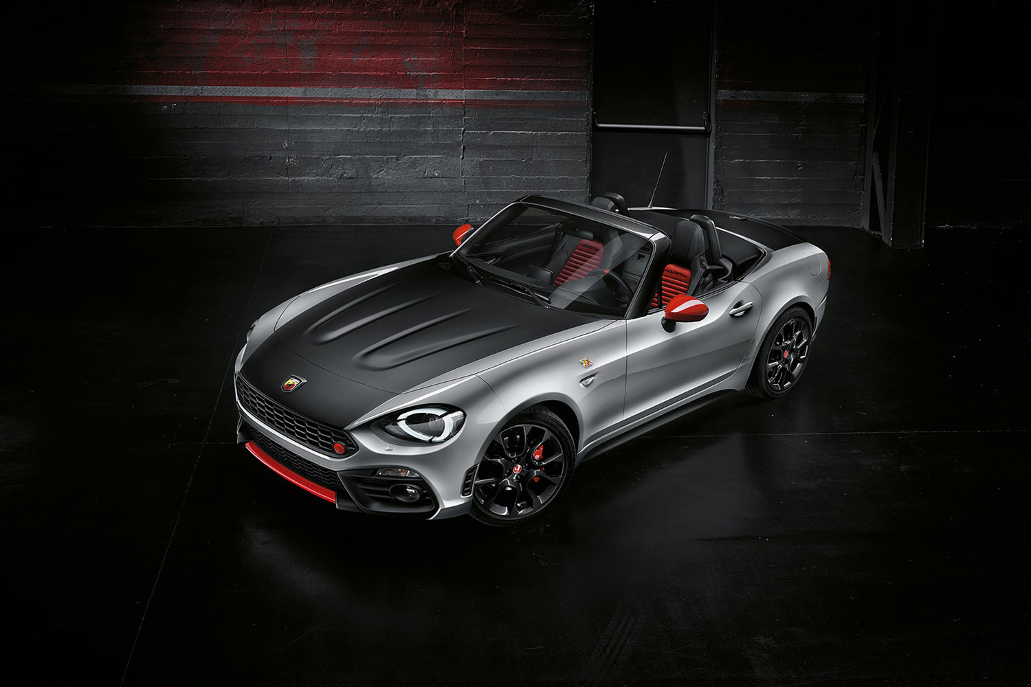 アバルト124スパイダーにカスタマイズプログラム初導入 選べる