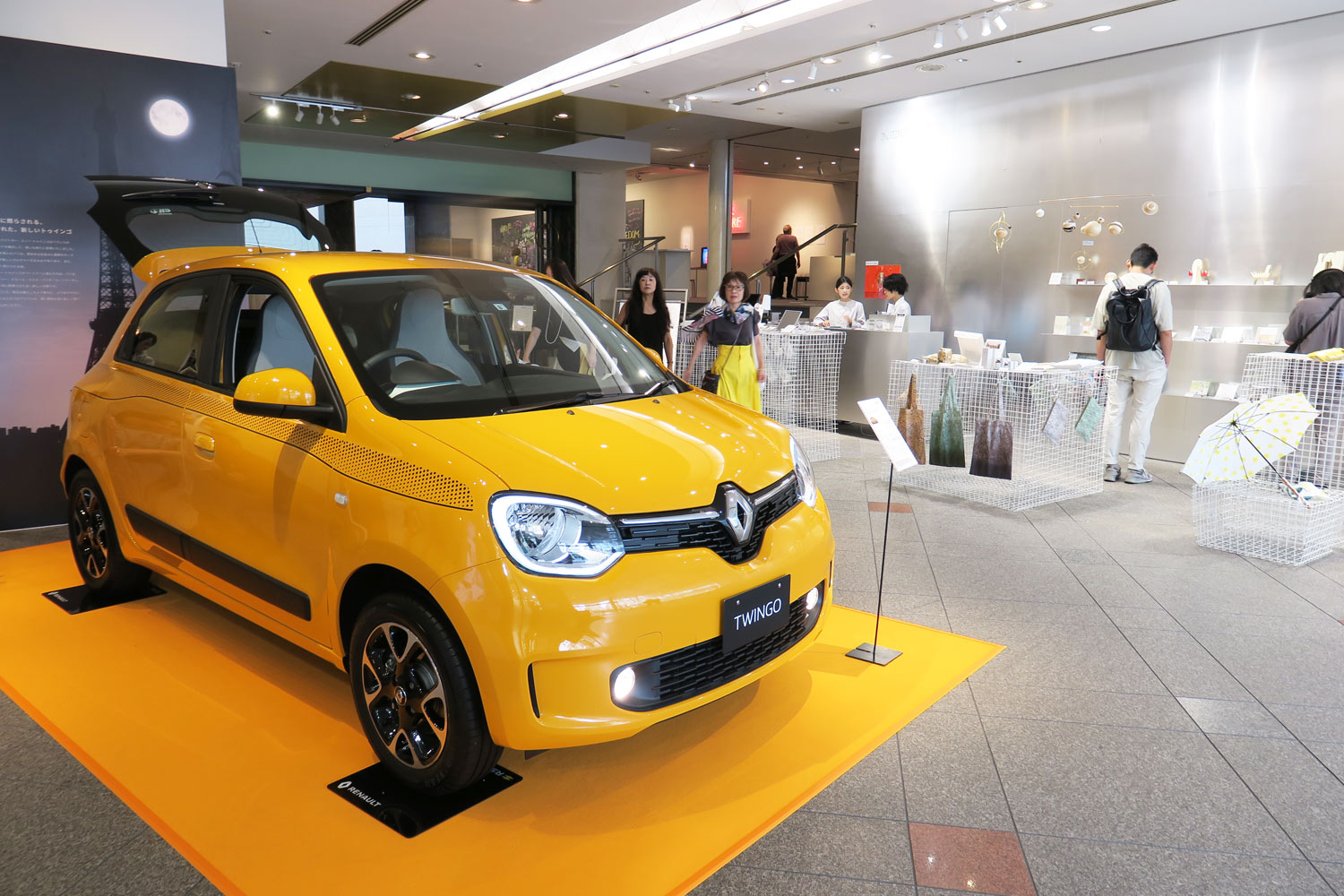 新型 ルノー トゥインゴ 展示会の会場から 内装 外装など25枚 画像 写真 Webcg