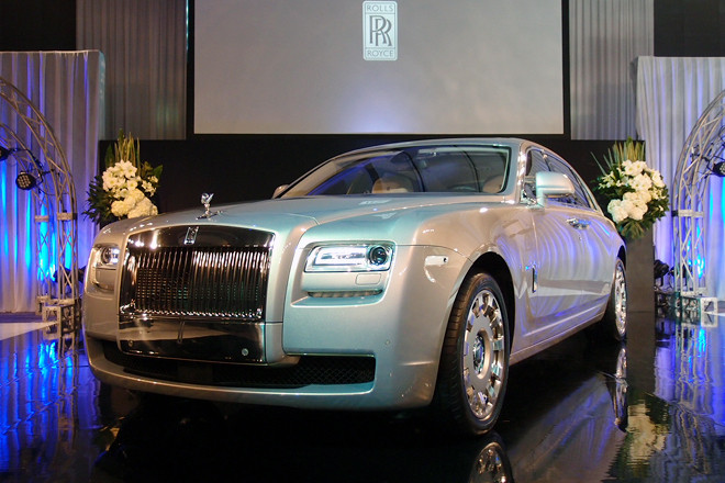 katsu様〓ロールスロイス〓スーパースポーツ仕様〓超ロングボディ28cm ロールス・ロイスの“胴長”ゴーストが日本上陸 【ニュース】 - webCG