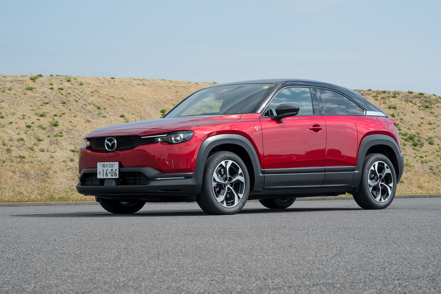 今こそブランドの伝統と強みを前面に　マツダと三菱のPHEVを乗り比べる