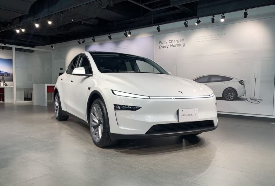 「テスラ・モデルY」の改良モデルが日本でもお披露目！ どこがどう変わった？