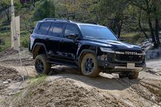 トヨタ・ランドクルーザー“300”GRスポーツ（4WD/10AT）…