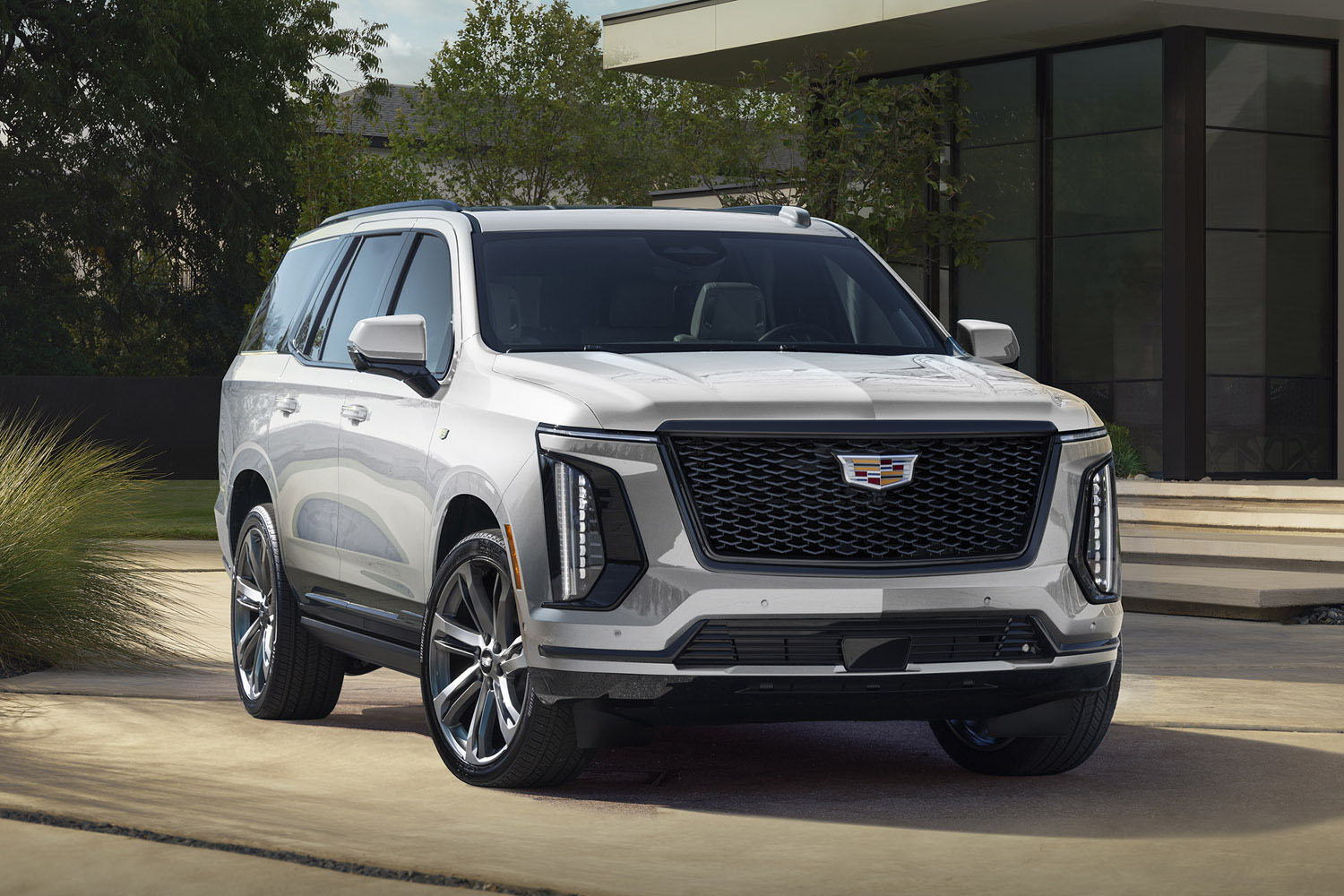 キャデラックス 55インチディスプレイ搭載の改良型「キャデラック・エスカレード」発売