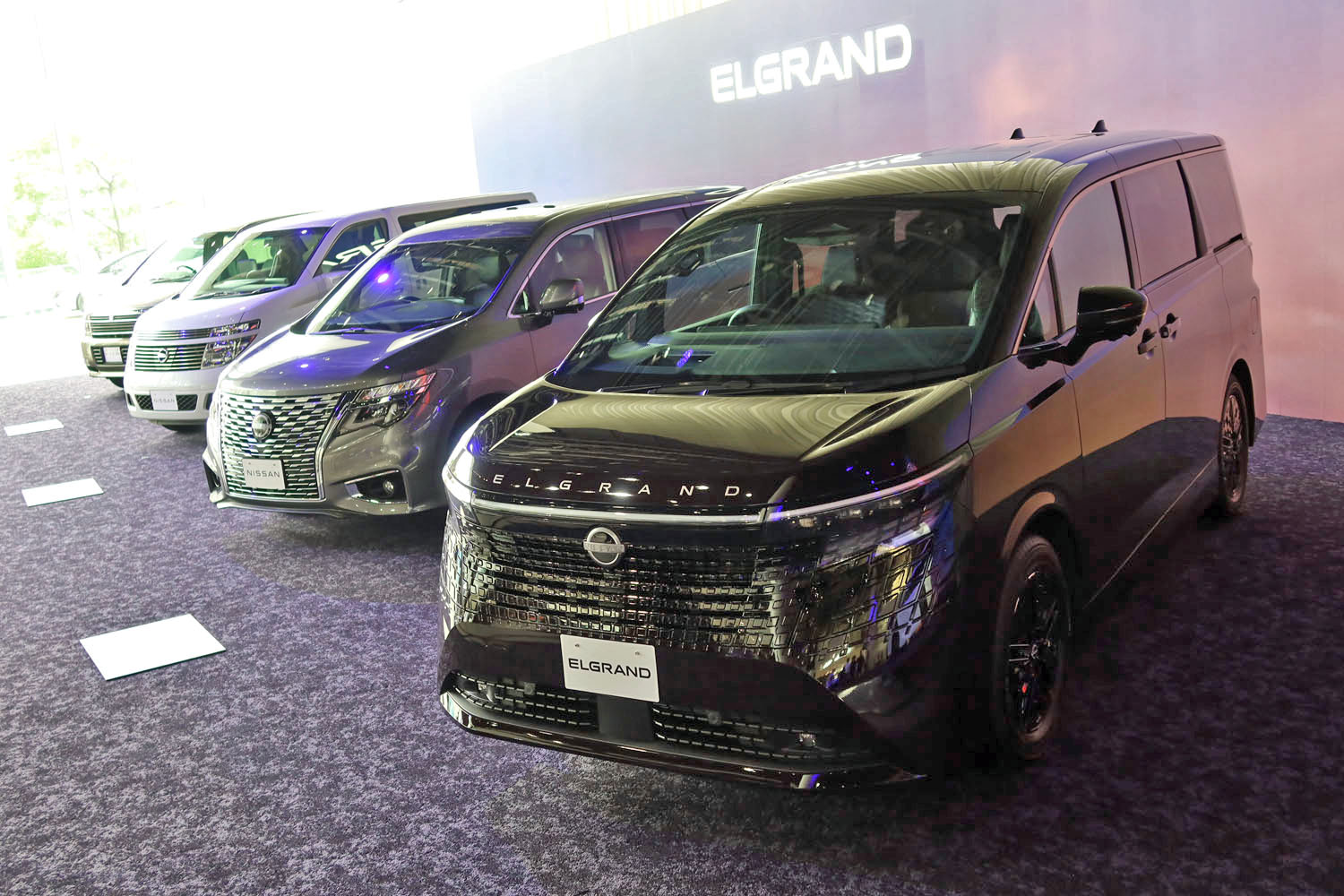 日産は“再挑戦”でホンダは“終了”　新型「エルグランド」発売に見る、プレミアムミニバンの今