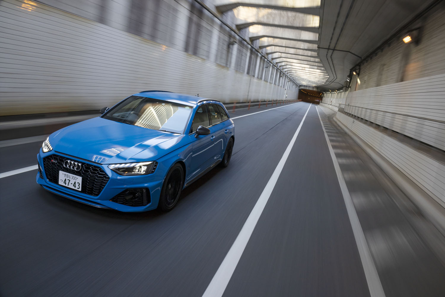 アウディRS 4アバント 【アウディテクノロジーの極み RSモデルを知る