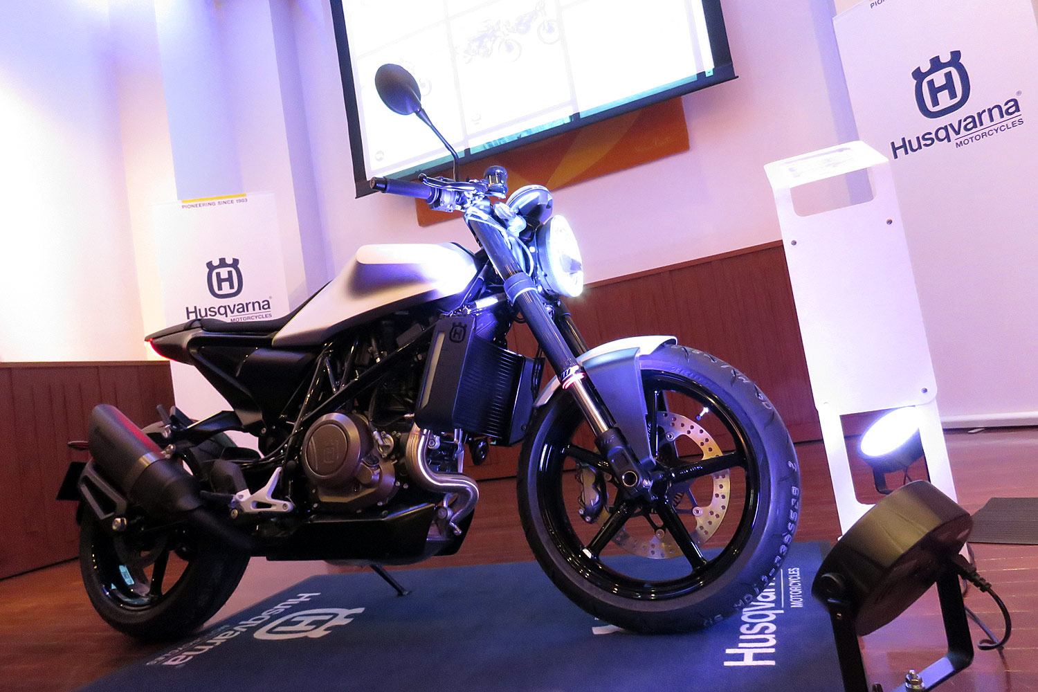 ハスクバーナ、日本に導入する3モデルをメディア向けに公開 【ニュース