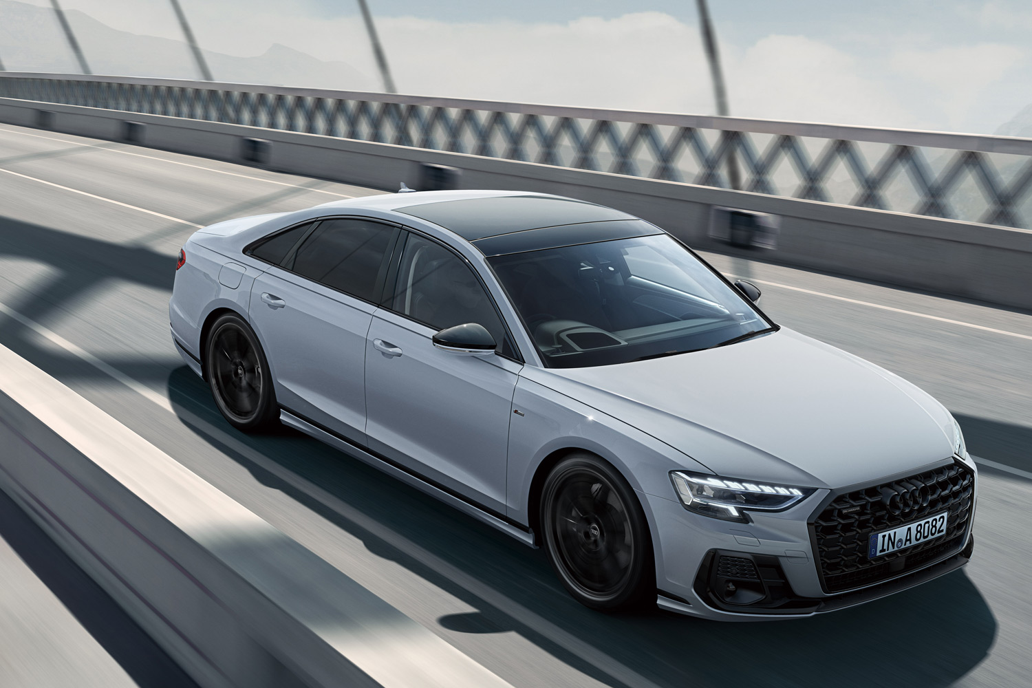 アウディの最上級セダン「A8」に限定モデル「グランドツーリング