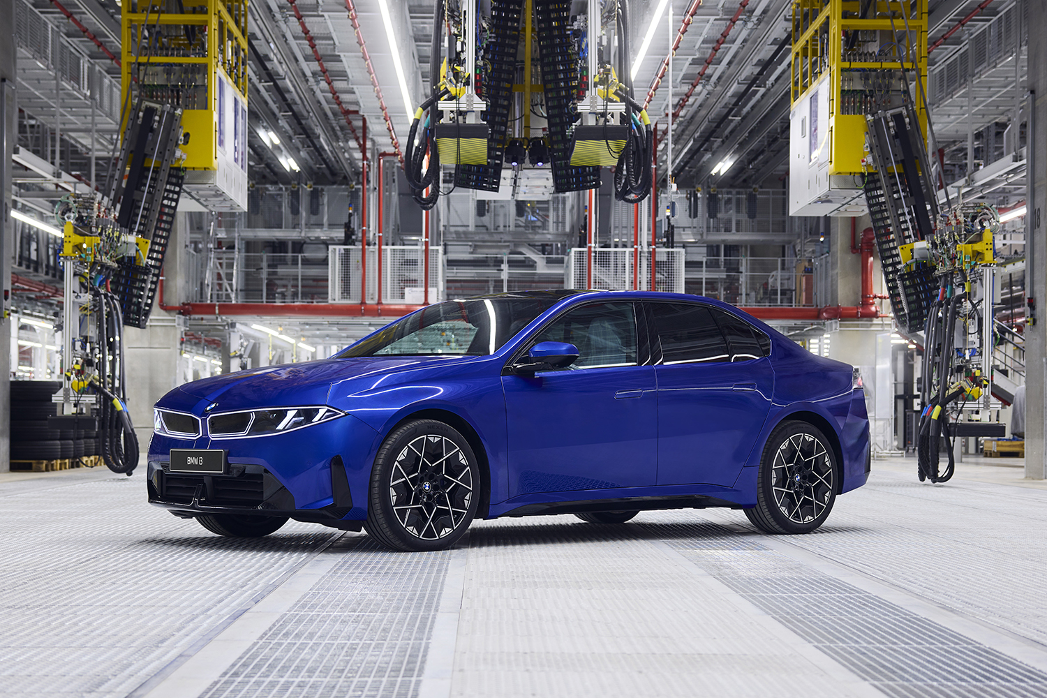 「ノイエクラッセ」は工場も専用　BMWが社運を賭けた最新の設備群を見る