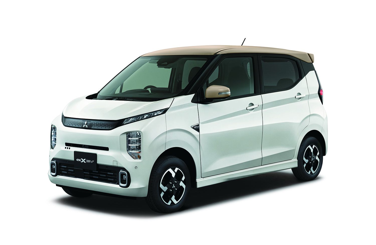三菱が「eKクロスEV」を一部改良 デザイン変更でBEVとしての魅力アップ
