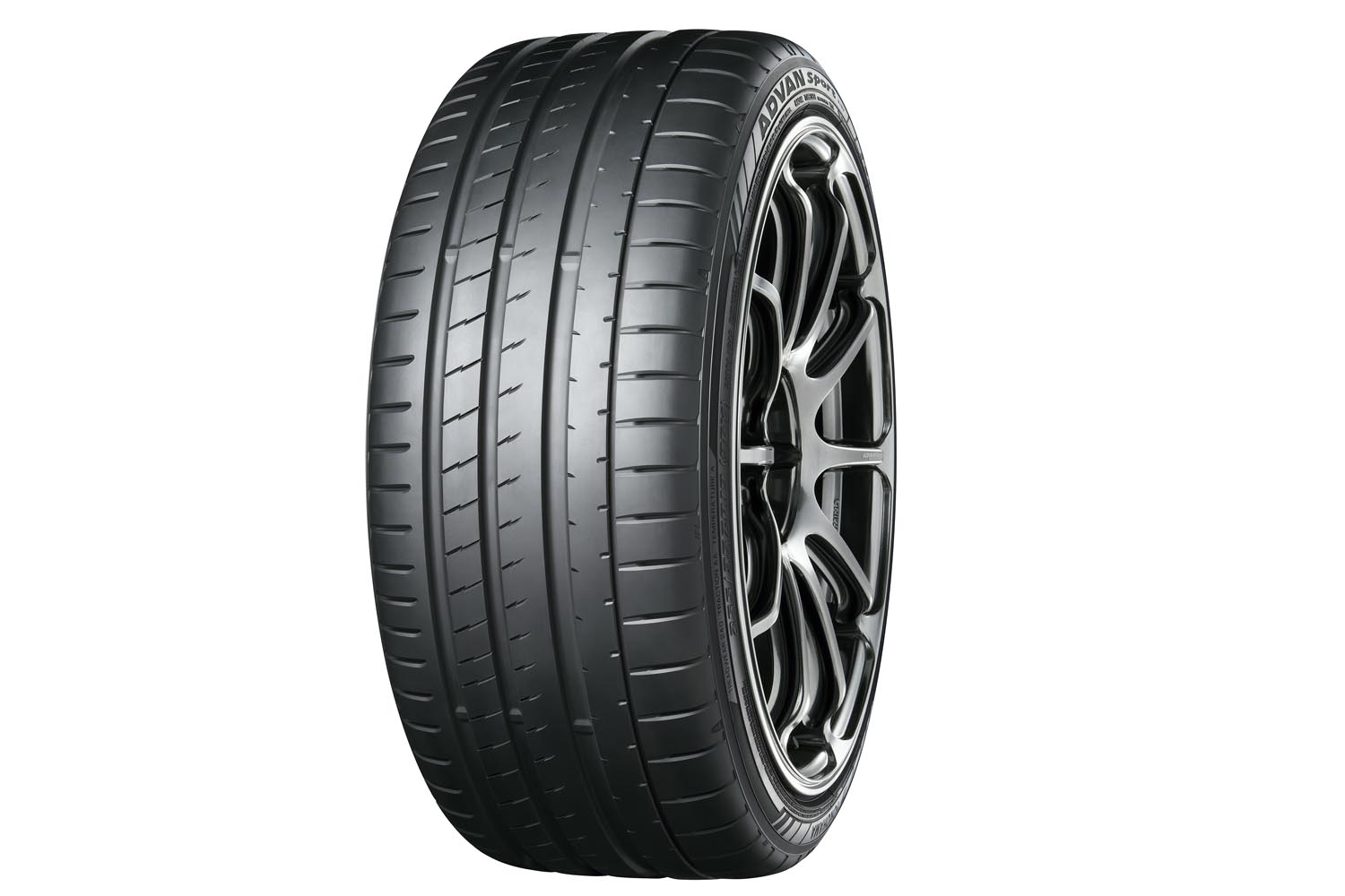 横浜ゴムがプレミアムカー用の新タイヤ「アドバン スポーツV107」を