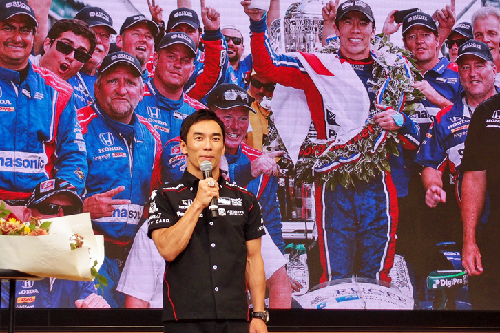 インディ500で優勝した佐藤琢磨が凱旋帰国 【ニュース】 - webCG