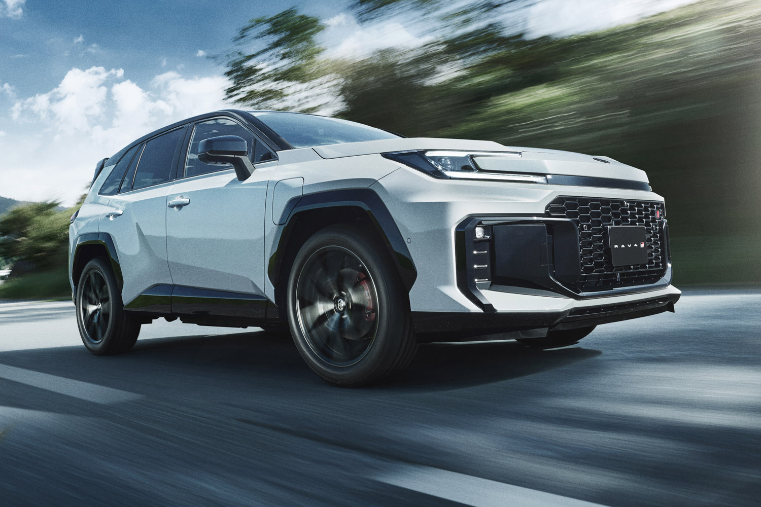 新型RAV4 トヨタが新型「RAV4」のプラグインハイブリッド車を発売 「GRスポーツ