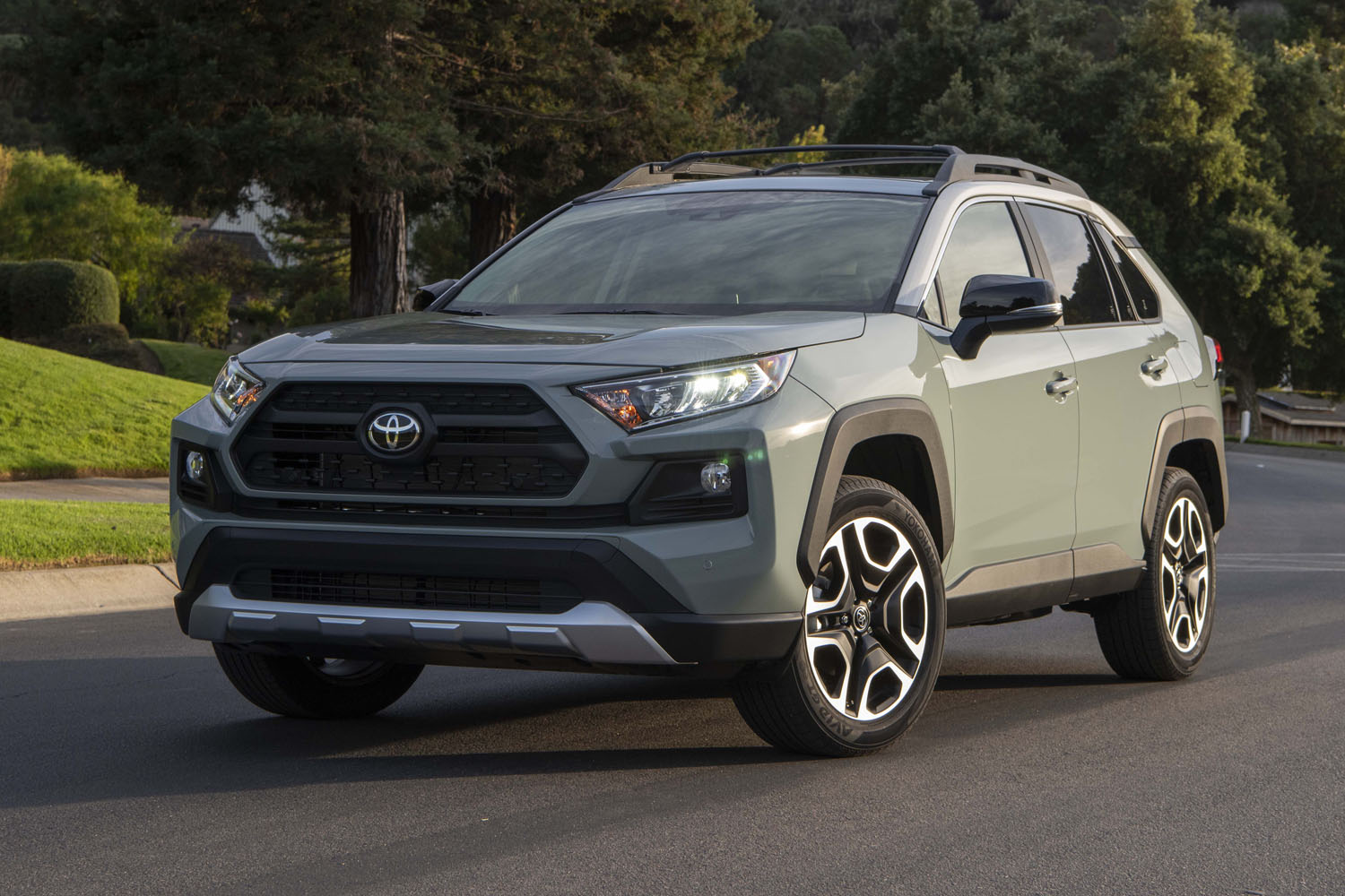 新型「トヨタRAV4」の日本仕様の姿が明らかに 【ニュース】 - webCG