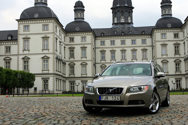 ボルボ　V70 V70（ボルボ）の歴代モデル・グレード別カタログ情報｜中古車なら