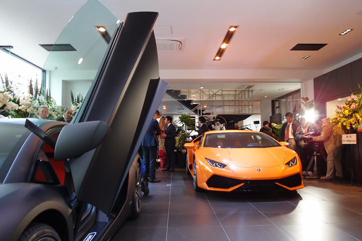 京商　ランボルギーニ12台とショールームセット 京商 ランボルギーニ12台とショールームセット