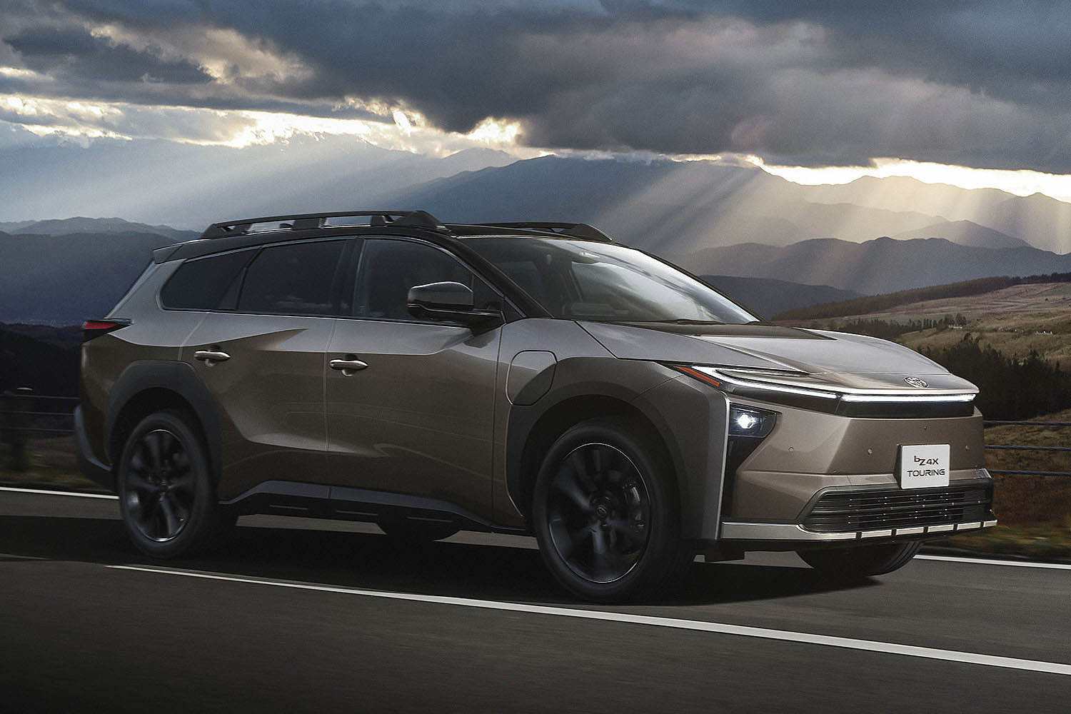 ユーティリティーを強化したトヨタの新型電気自動車「bZ4Xツーリング 