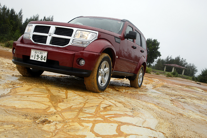 ダッジ ナイトロ トノカバー img_8a7e4a63db73f5226caf244de5