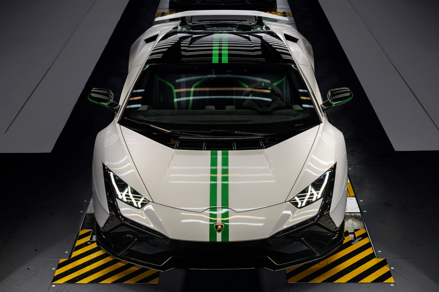 ランボルギーニが創立60周年記念モデルを「ウラカン」に設定 ミラノで