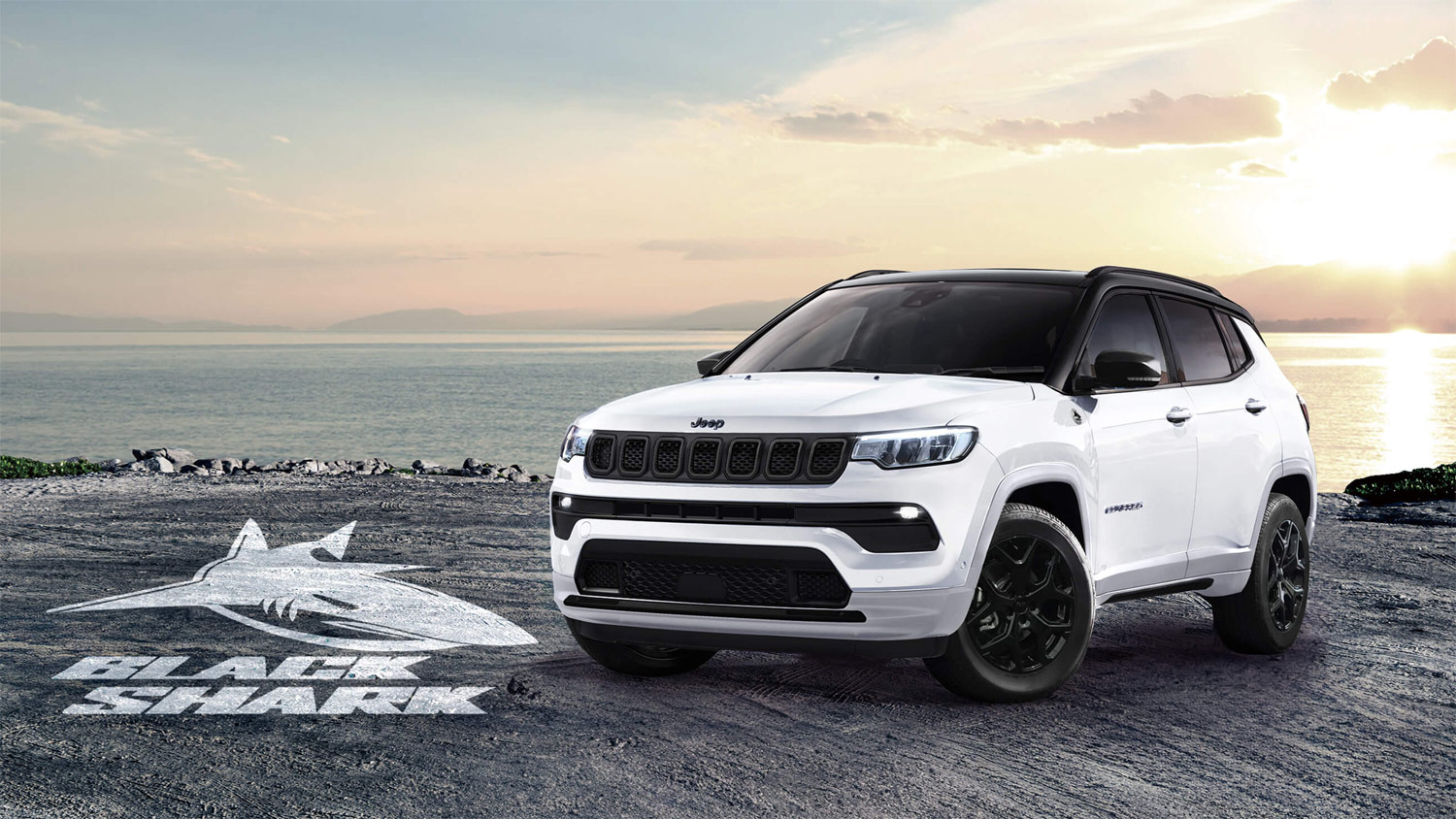 ジープ・コンパス」に黒と赤のアクセントが目を引く限定車「ブラック