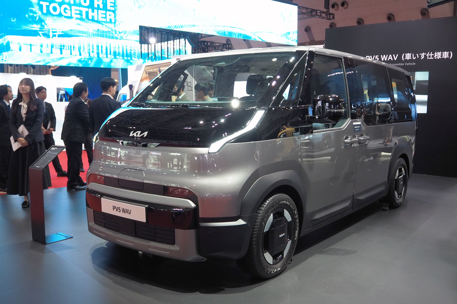 これがおすすめ! キアPV5:デザインの識者をうならせた電動商用ワンボックス【ジャパンモビリティショー2025】