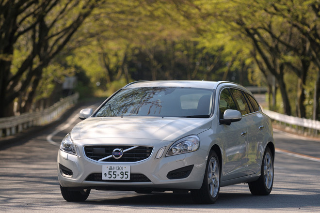ボルボV60 DRIVe（FF/6AT）／T6 AWD R-DESIGN（4WD/6AT）【試乗記