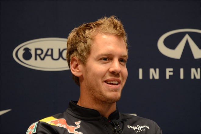 F1王者ベッテルのトークショーにファン殺到【F1 2011】 【ニュース