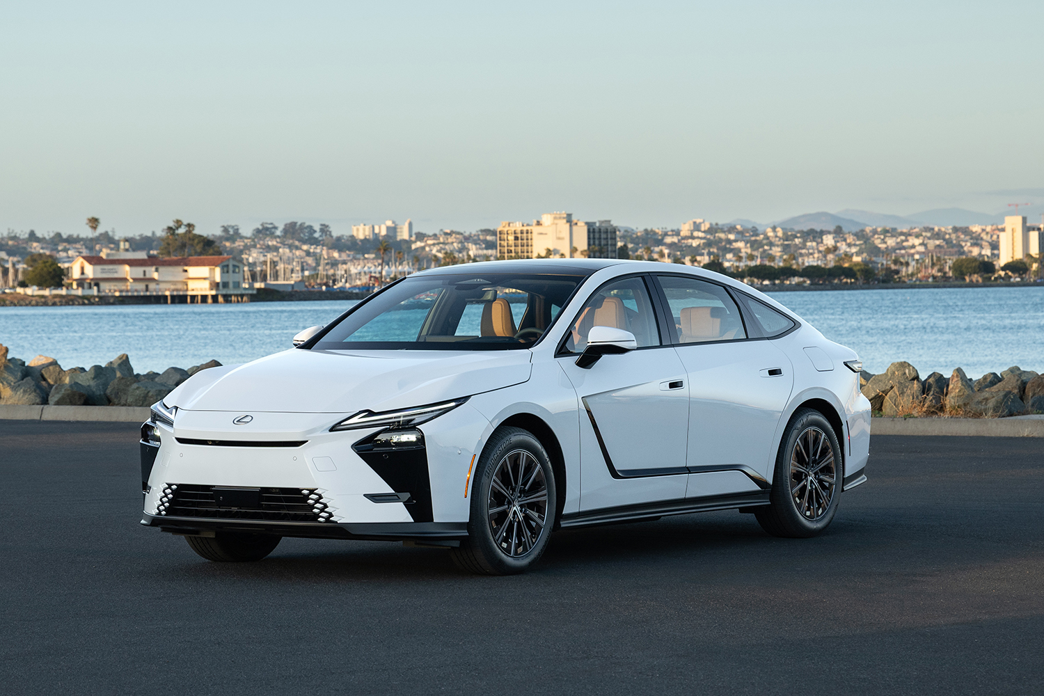 レクサスES350h（FF/CVT）／ES350e（FWD）／ES500e（4WD）【海外試乗記】