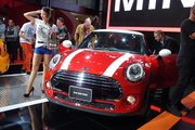 MINI、3代目となる新型を世界初公開【東京モーターショー2013】